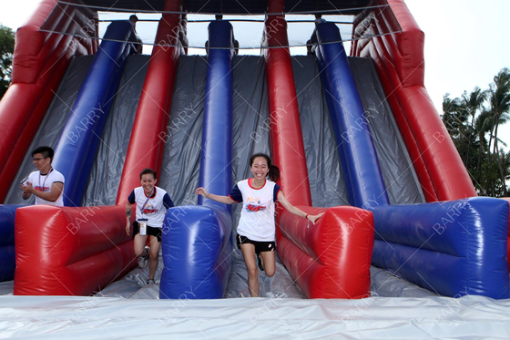 Caso comercial de Singapur Gran evento de 5 km de recorrido de obstáculos gigante inflable