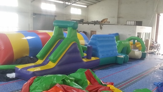 Curso de obstáculos de agua inflable personalizado en la piscina / carrera inflable con logotipo personalizado
