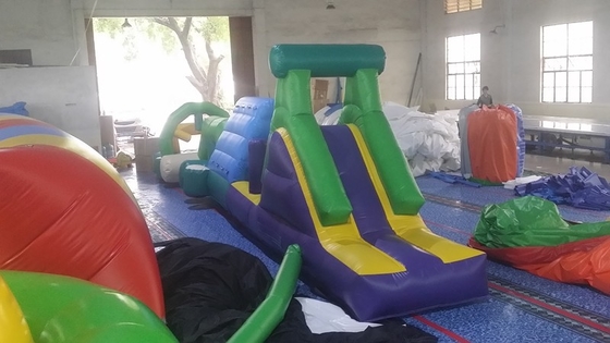 Curso de obstáculos de agua inflable personalizado en la piscina / carrera inflable con logotipo personalizado