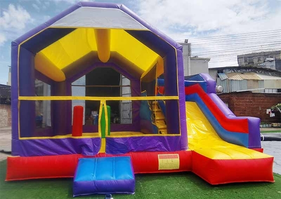 Casa de rebote para niños personalizada con combinación de tobogán y gancho de baloncesto