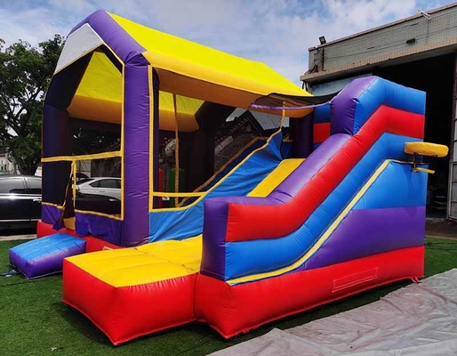 Casa de rebote para niños personalizada con combinación de tobogán y gancho de baloncesto