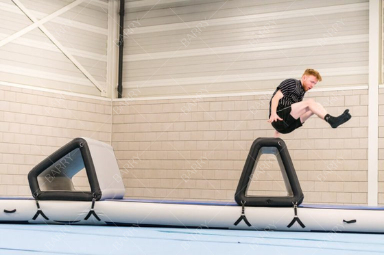 Curso de obstáculos de Parque de Trampolines a medida pista aérea niño guerrero ninja Parkour de obstáculos de aire