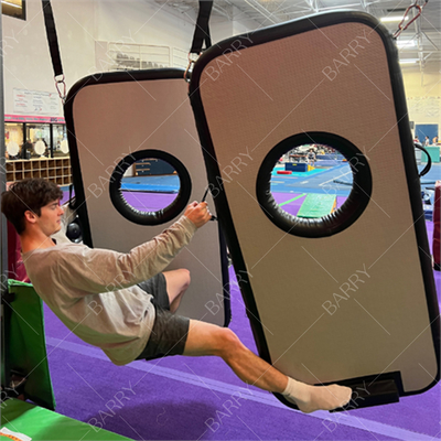 Casa de salto comercial Puerta de aire Ninja Warrior Equipo de campo de obstáculos flotante para adultos en interiores