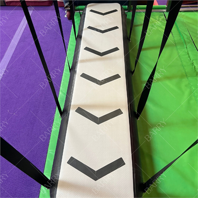 Jardín de juegos de interior Curso de obstáculos de guerreros ninja Inflables Parkour de obstáculos colgantes de 8 pies Puente aéreo