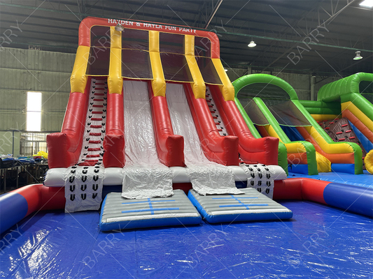 En el exterior enorme casa de rebotes para adultos niños tobogán de PVC con piscina parque acuático inflable para el parque de diversiones