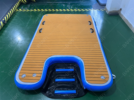 Rampa de mascotas ajustable de color de madera plegable Rampa portátil para perros para lago y piscina