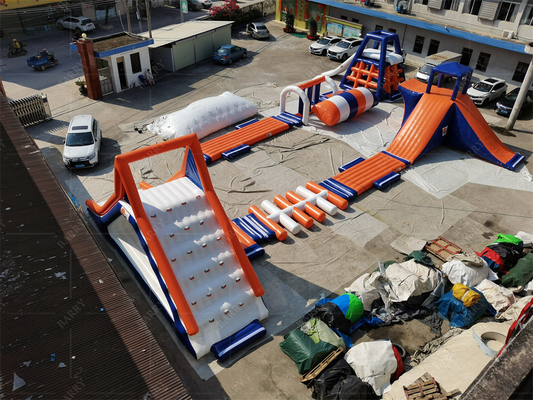 Parque acuático flotante inflable Diseño personalizado y características impermeables Accesorios de soplador de aire incluidos