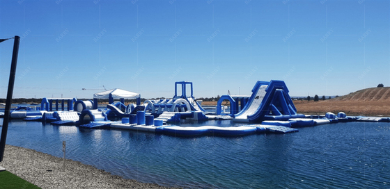 Parque acuático flotante inflable emocionante y versátil 2 años de garantía