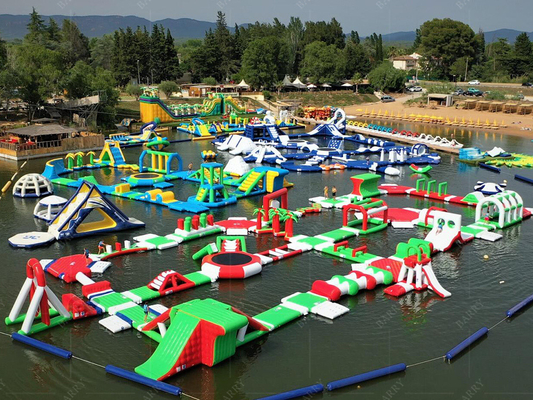 Parque acuático flotante inflable de PVC personalizado para diversión acuática y ocasiones especiales