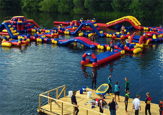 Parque de diversiones PVC inflables Parque acuático flotante determinado por el tamaño y hecho de material de PVC