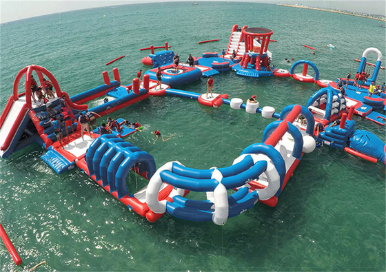 Zona de diversión flotante de agua personalizable para piscinas y OEM / ODM