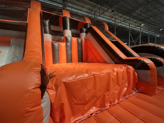 Parque temático inflable con juego deportivo