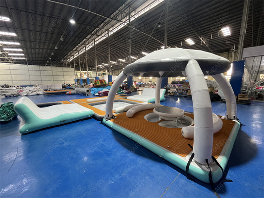 Juego de deportes acuáticos de lujo Inflatable Bana Plataforma de muelle inflable Fiesta de playa Bana Cabana flotante inflable