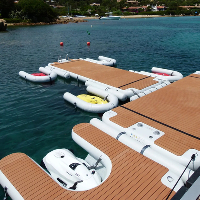 Muelle flotante inflable en forma de U para embarcaciones a motor Muelle de esquí a reacción inflable