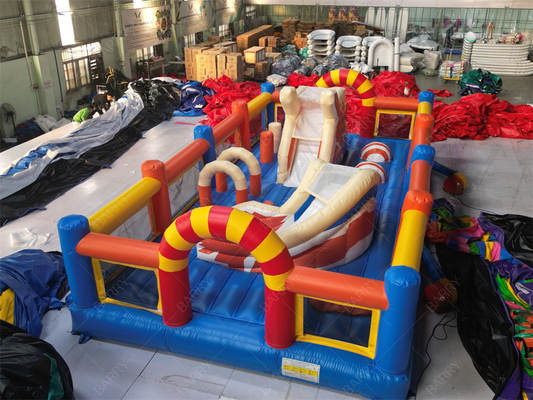Parque temático inflables para niños al aire libre con pista de obstáculos