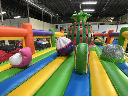 Curso de obstáculos comercial a medida Parque temático inflable de frutas con pared de escalada de piña para alquiler de fiestas