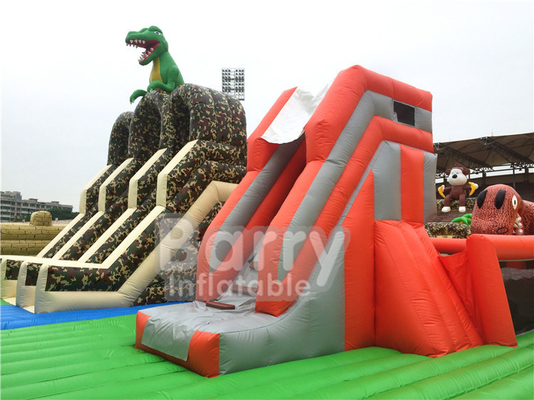 1600m2 El parque temático inflable más grande del mundo Dinosaurios en interiores Gran salto al aire libre con juego deportivo