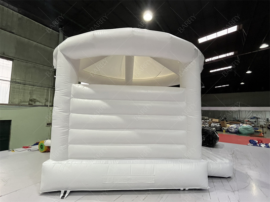 Castillos hinchables interiores blancos de 5x4,5x4,5 m con cubierta, casas de salto inflables para bodas