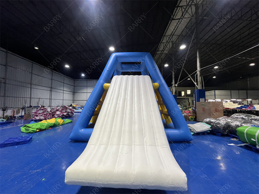 Parque acuático de nuevo diseño torre de escalada inflable tobogán flotante de agua para parque acuático juegos de agua inflable para niños y adultos