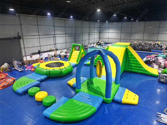 Juego de equipos de juego acuático personalizado comercial al aire libre nuevo parque acuático inflable flotante verde para el mar