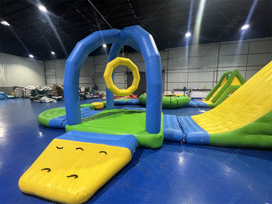 Juego de equipos de juego acuático personalizado comercial al aire libre nuevo parque acuático inflable flotante verde para el mar