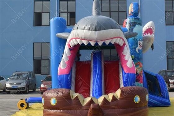Combo de tobogán acuático y casa inflable de tiburón comercial para alquiler de fiestas infantiles
