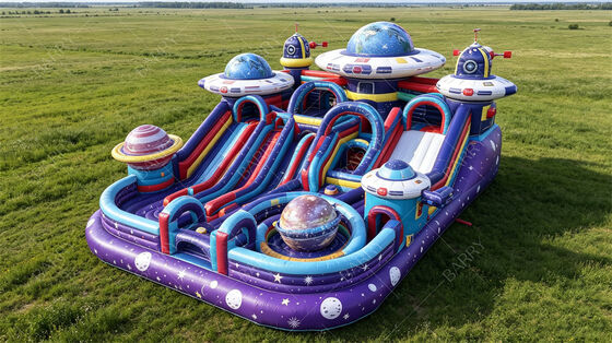 Ciudad de diversión inflable púrpura con temática galáctica | Carrera de obstáculos de la estación espacial con toboganes y túneles | PVC comercial personalizable para festivales y eventos en centros comerciales