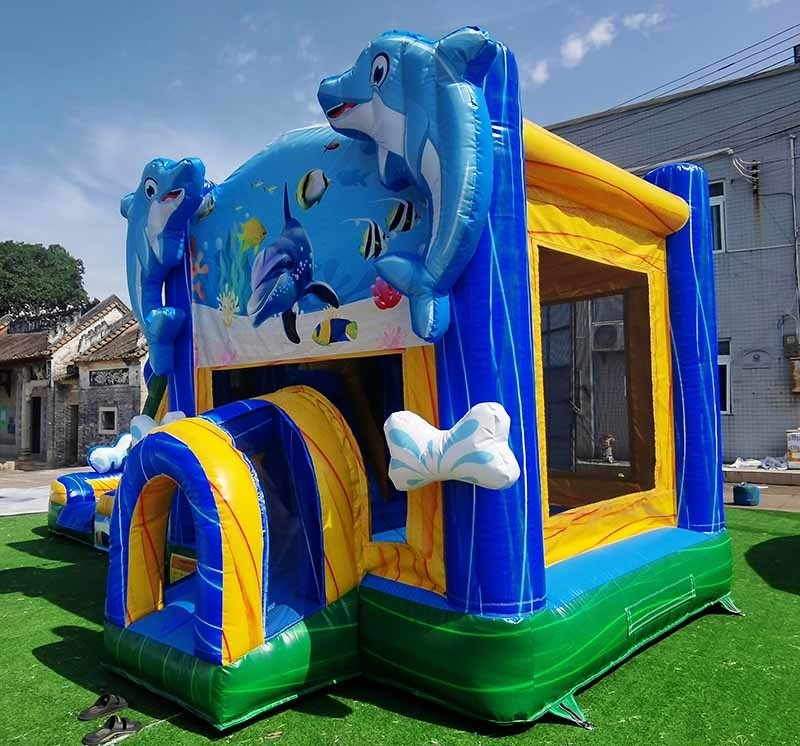 Casa de salto hecha a medida del delfín con tobogán con tema del mundo submarino castillo de salto para niños