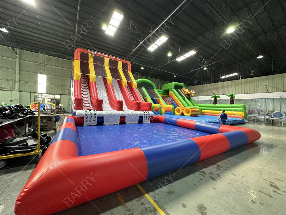 En el exterior enorme casa de rebotes para adultos niños tobogán de PVC con piscina parque acuático inflable para el parque de diversiones