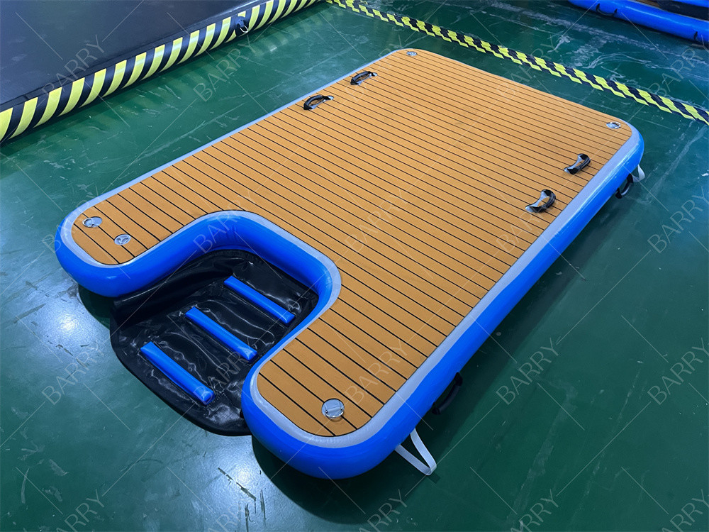 Rampa de mascotas ajustable de color de madera plegable Rampa portátil para perros para lago y piscina