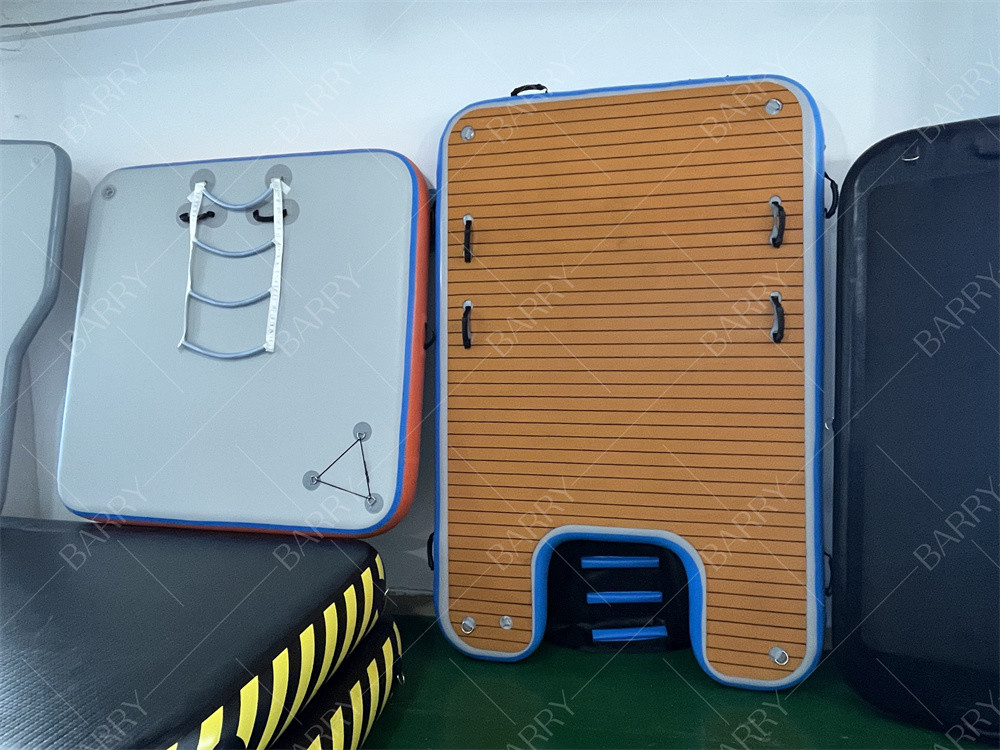 Rampa de agua para perros inflable hecha a medida Rampa de salida flotante para deportes acuáticos