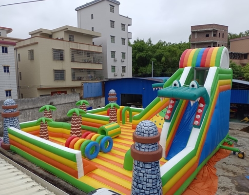 equipo animoso inflable comercial del patio del tema de las palmeras del castillo para el parque de atracciones