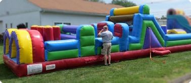 Carrera de obstáculos inflable de la piscina gigante tobogán acuático de la carrera de obstáculos de 40 niños del pie