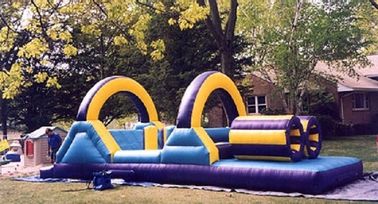 Carrera de obstáculos animosa inflable colorida Eco del patio trasero - amistoso