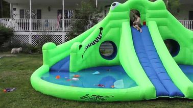 Parque inflable comercial del agua, piscina inflable verde del tobogán acuático