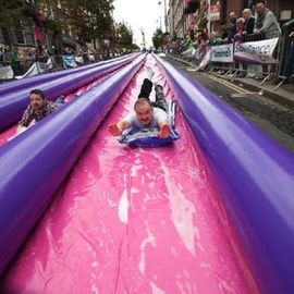 diapositivas inflables grandes emocionantes de los 500ft, diapositiva larga de la ciudad del agua de 3 carriles