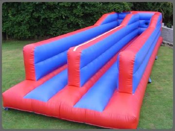 Juegos de sociedad inflables corridos amortiguador auxiliar de la lona del PVC para la familia fantástica Funday