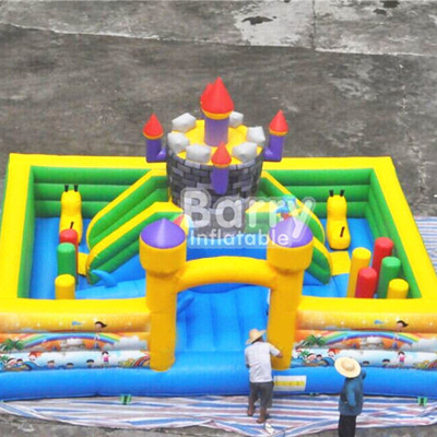 Castillo animoso inflable del tema animal con la casa de la despedida del niño de la diapositiva los 5*5*3m