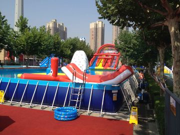Piscina roja del tobogán acuático de la piscina comercial del marco metálico con los juguetes flotantes