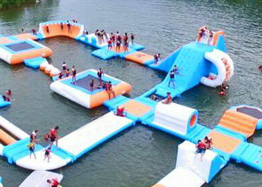 El parque al aire libre interior más grande del agua de la isla para la familia, obstáculo flotante de Waterpark de la playa