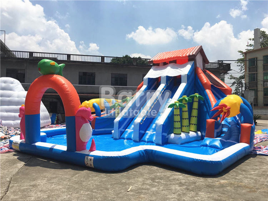 Toboganes acuáticos inflables del patio trasero y toboganes acuáticos animosos de la piscina modificados para requisitos particulares