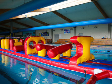 Carrera de obstáculos inflable del agua gigante larga de 54 pies con el PVC del artículo 0.9m m de la diapositiva
