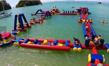 Parque acuático inflable de la isla gigante toboganes flotantes inflables anti-UV