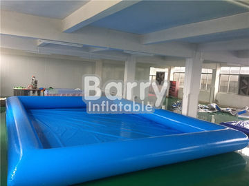 Piscina de agua portátil del cuadrado azul durable de los niños con los juguetes inflables del agua