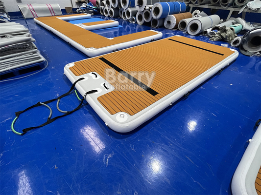 Baño solar Natación Jugar Wakeboard Color personalizado Muelle inflable con acabado de teca y alta capacidad