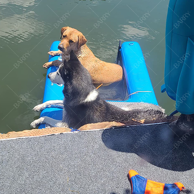 Animales inflables no resbaladizos mascotas plegables plancha de cachorro rampa de mascotas flotante en la plataforma de muelle de agua para mascotas