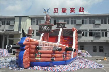 Barco pirata combinado inflable comercial atractivo, diapositiva animosa del castillo con la carrera de obstáculos