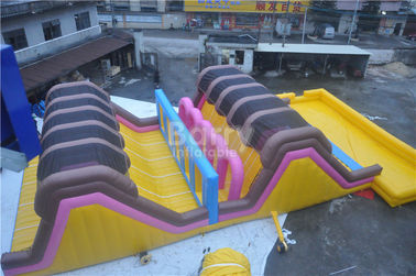 Carrera de obstáculos inflable de los adultos asombrosos de encargo de la diversión con la piscina