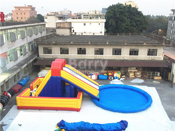 Parque inflable del agua del patio trasero de la diversión, diapositiva inflable con la piscina