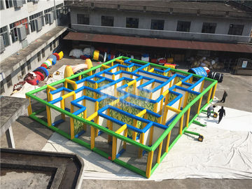 Juegos interactivos inflables grandes, laberinto inflable de la casa encantada del maíz con la etiqueta del laser